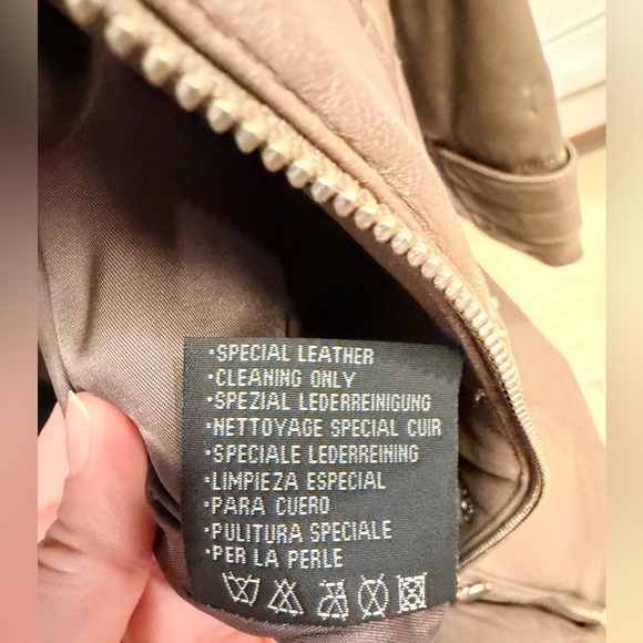 Elegant Lamb Leather coat with real Fur Collar - Picture 7 of 12